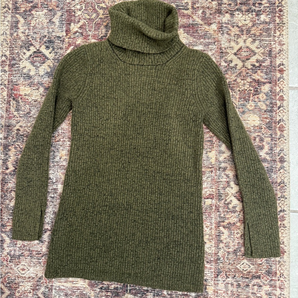 Banana Republic Forest Green Turtleneck Sweater